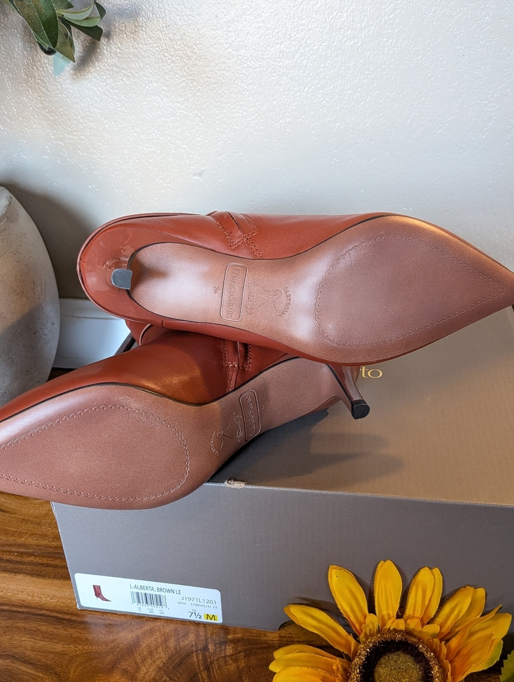 NWT! Franco Sarto Women's Brown Leather Bootie Size 7.5M - Picture 7 of 9